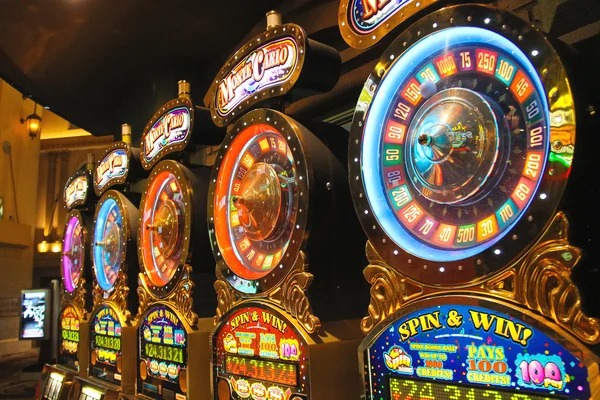 garuda 4d slot games and live casino interface